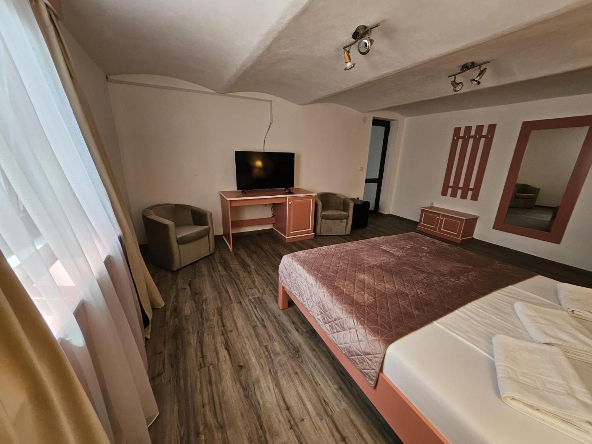 Casa Raduly - Apartament Demisol Sibiu Buitenkant foto